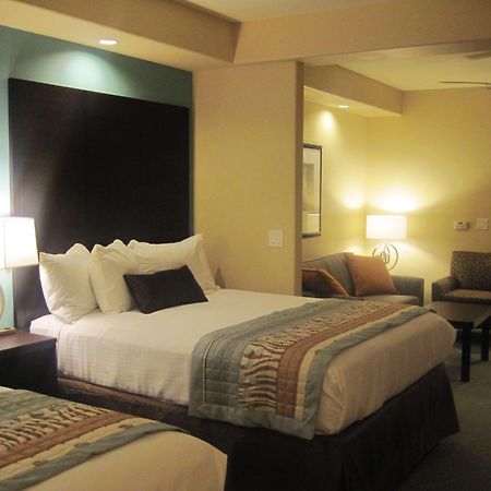 Best Western Plus Midland Suites Номер фото