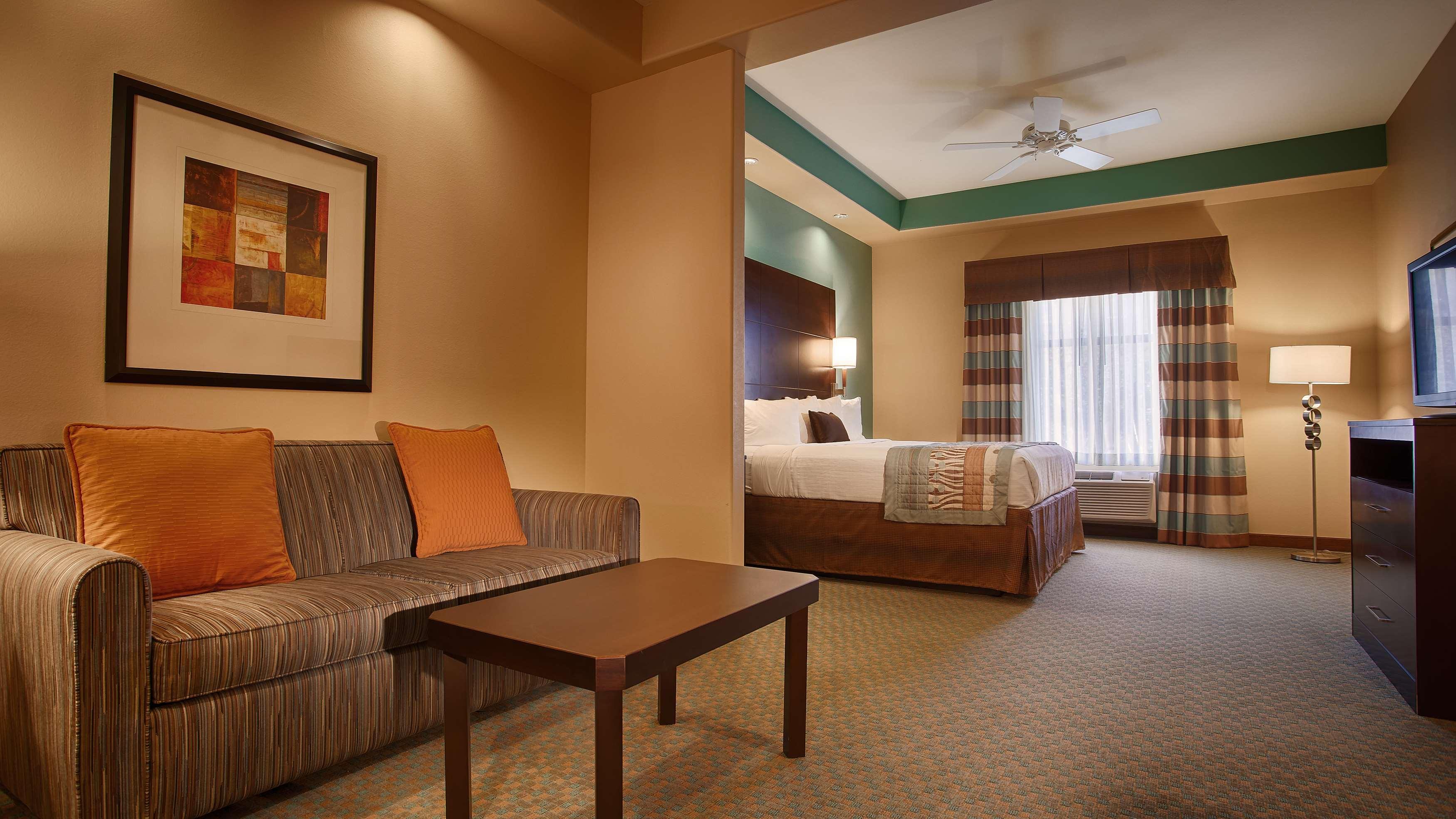 Best Western Plus Midland Suites Экстерьер фото