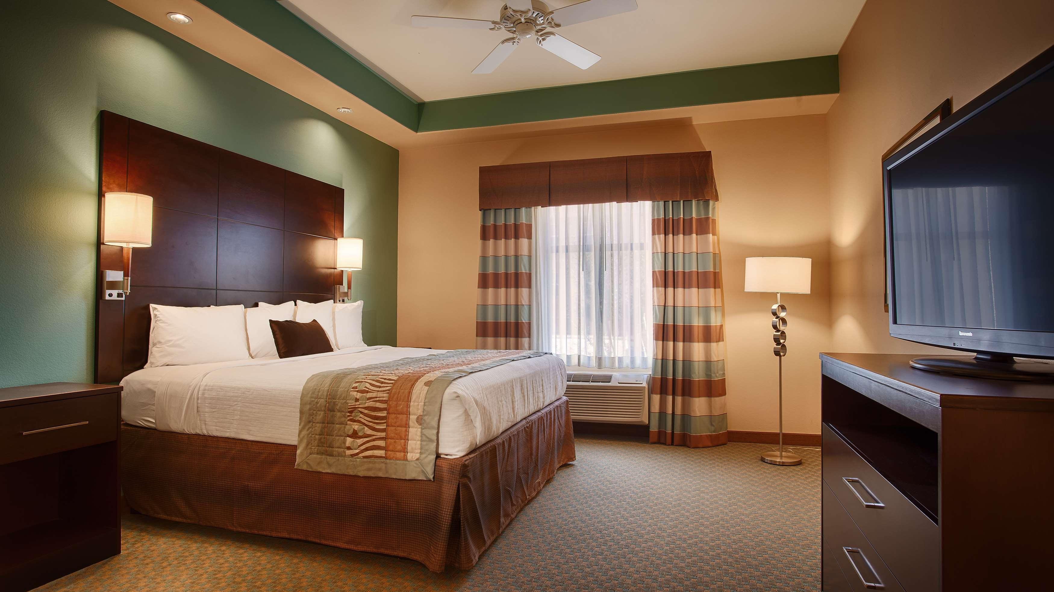 Best Western Plus Midland Suites Экстерьер фото