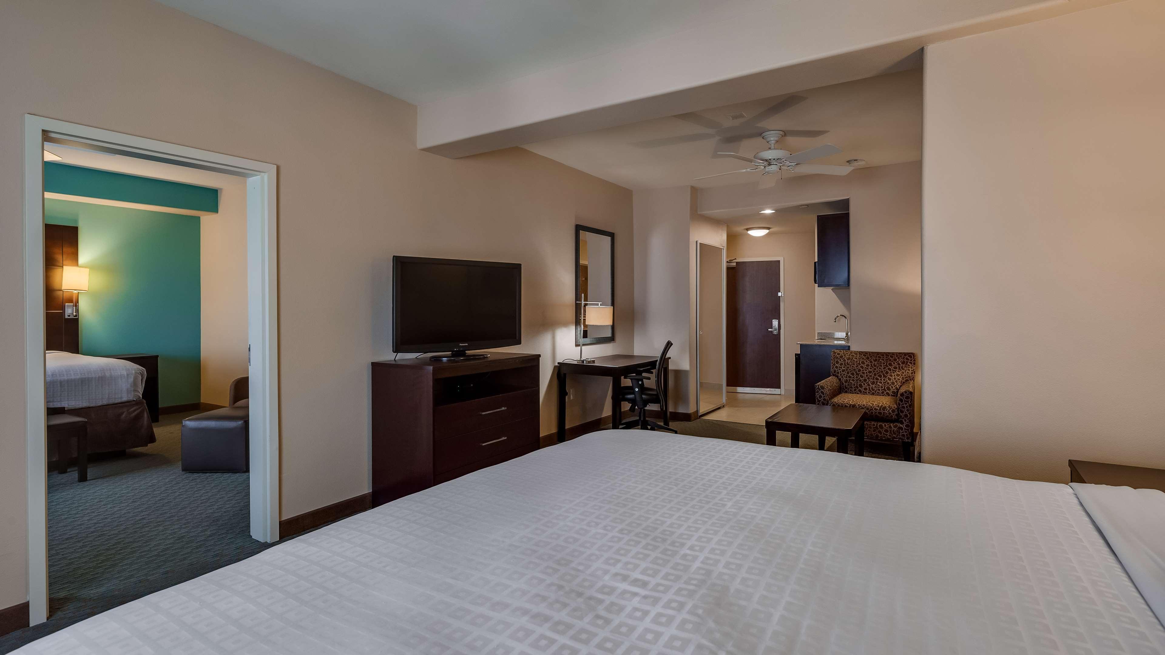 Best Western Plus Midland Suites Экстерьер фото