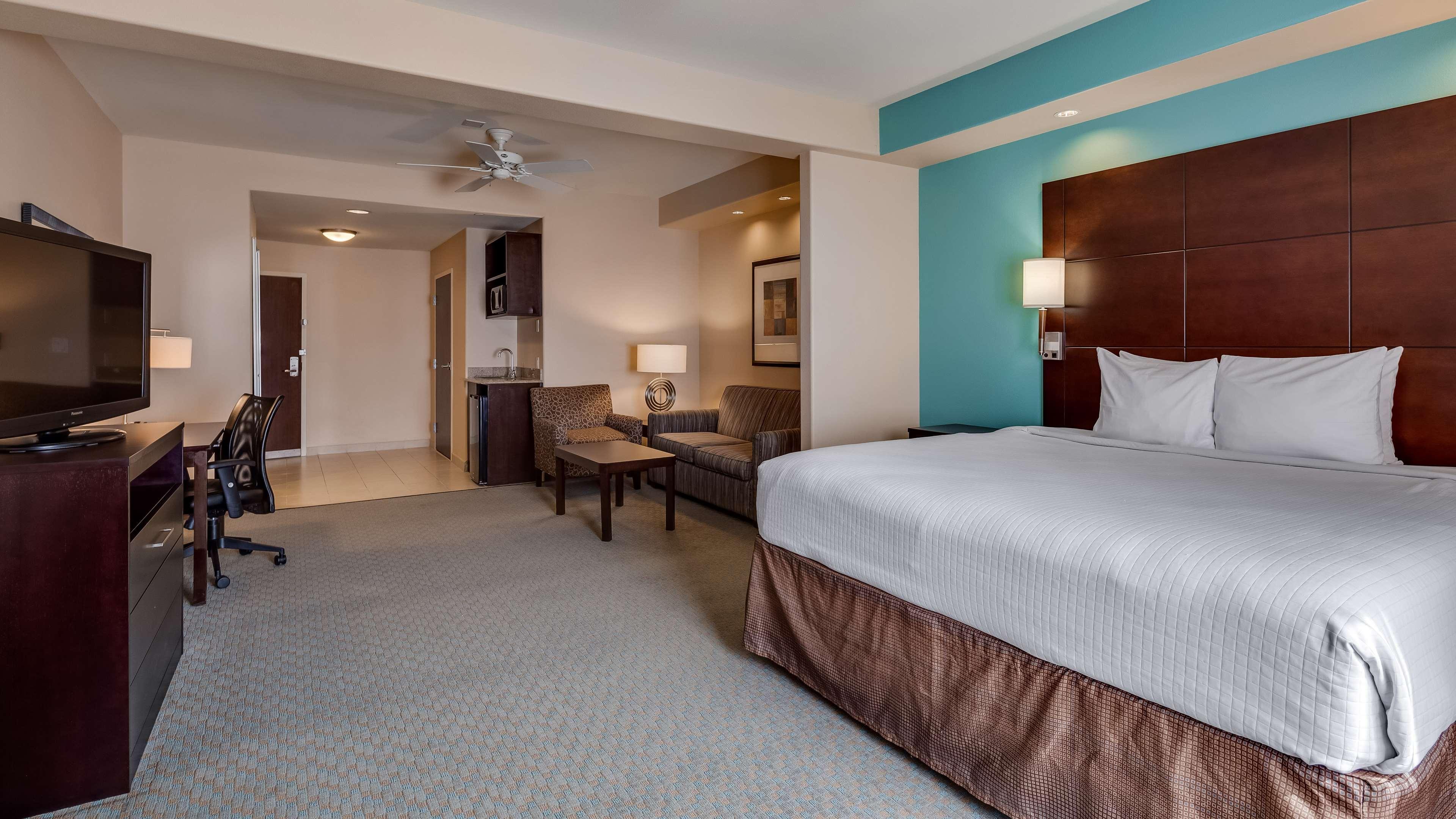 Best Western Plus Midland Suites Экстерьер фото