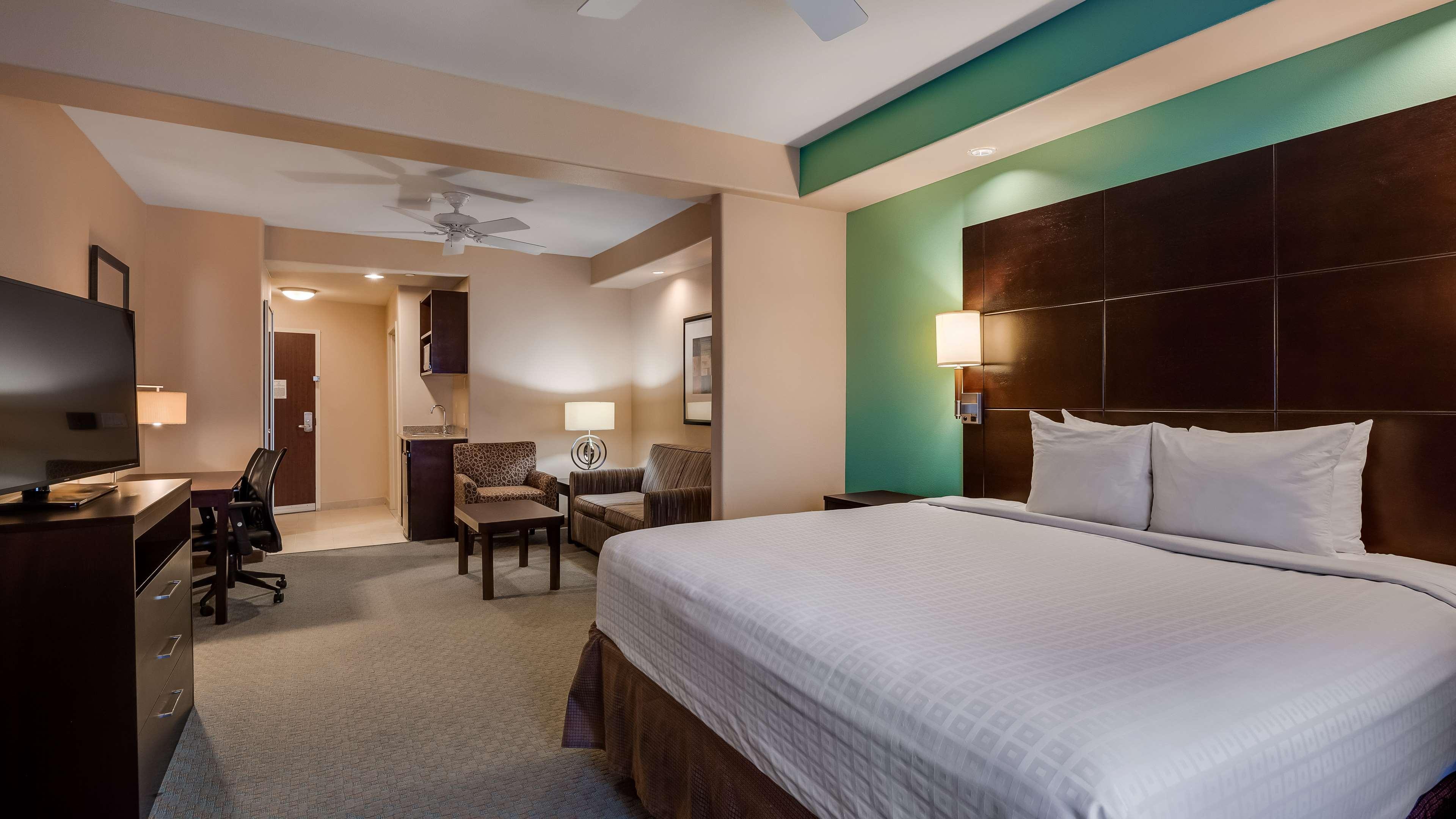 Best Western Plus Midland Suites Экстерьер фото