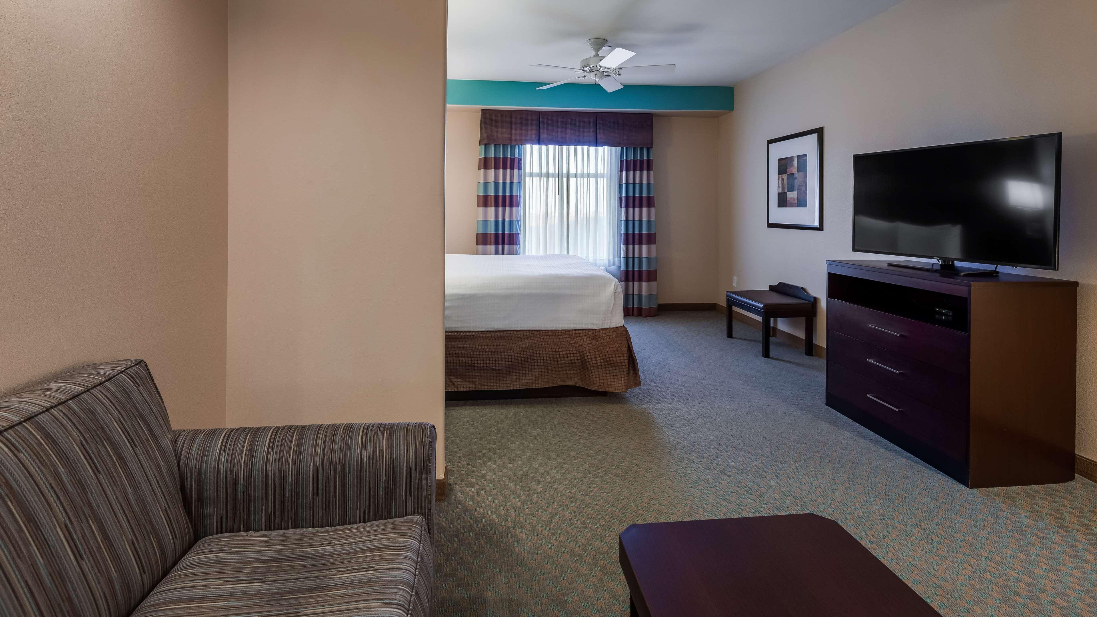 Best Western Plus Midland Suites Экстерьер фото
