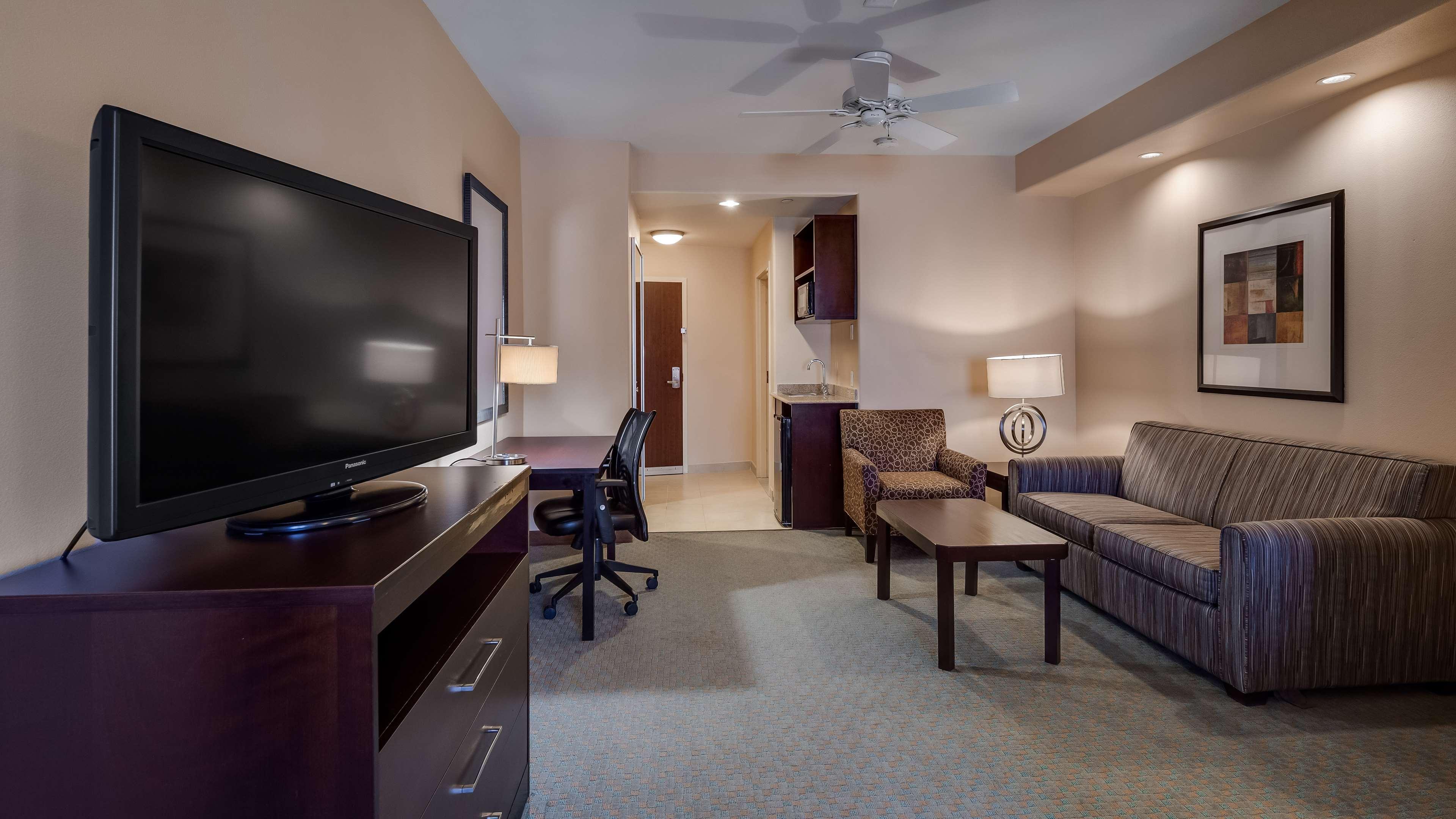 Best Western Plus Midland Suites Экстерьер фото