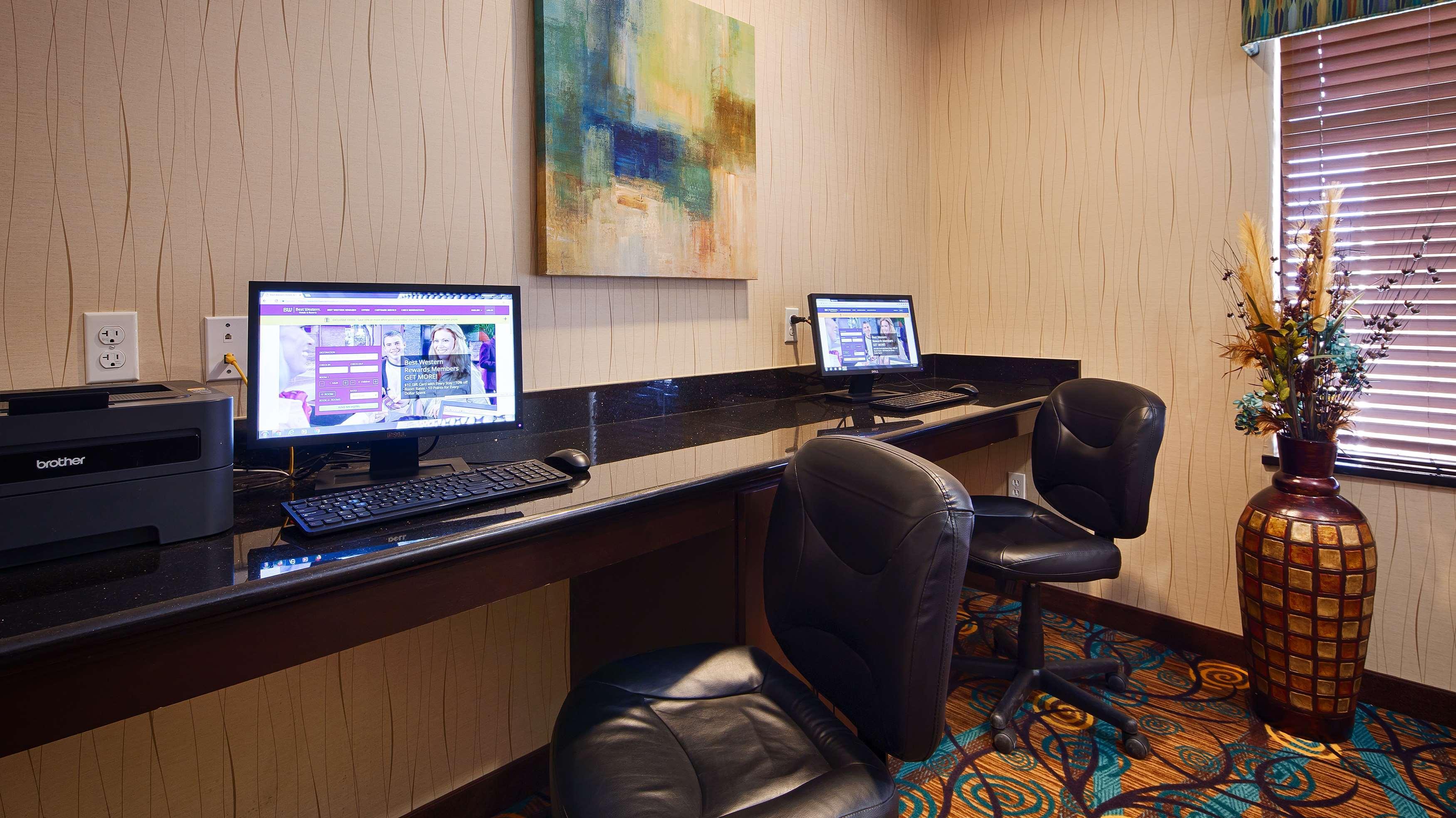 Best Western Plus Midland Suites Экстерьер фото