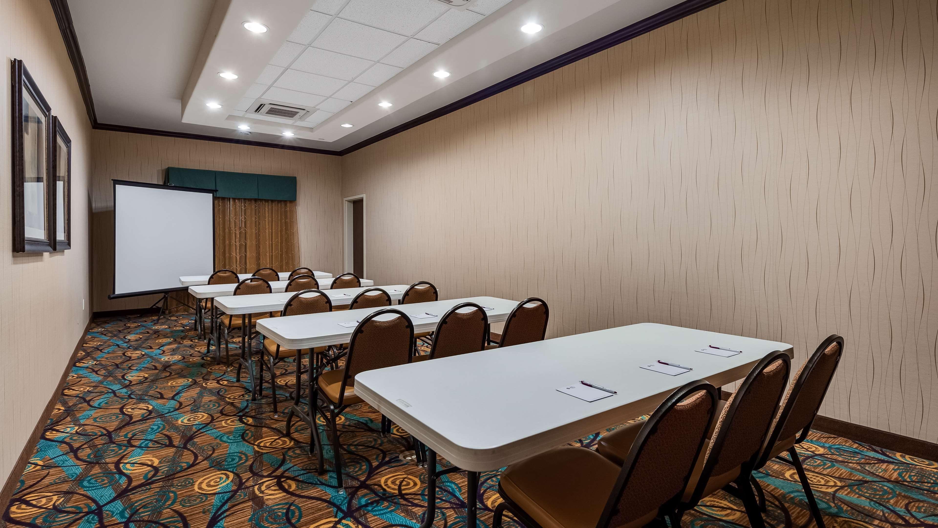 Best Western Plus Midland Suites Экстерьер фото