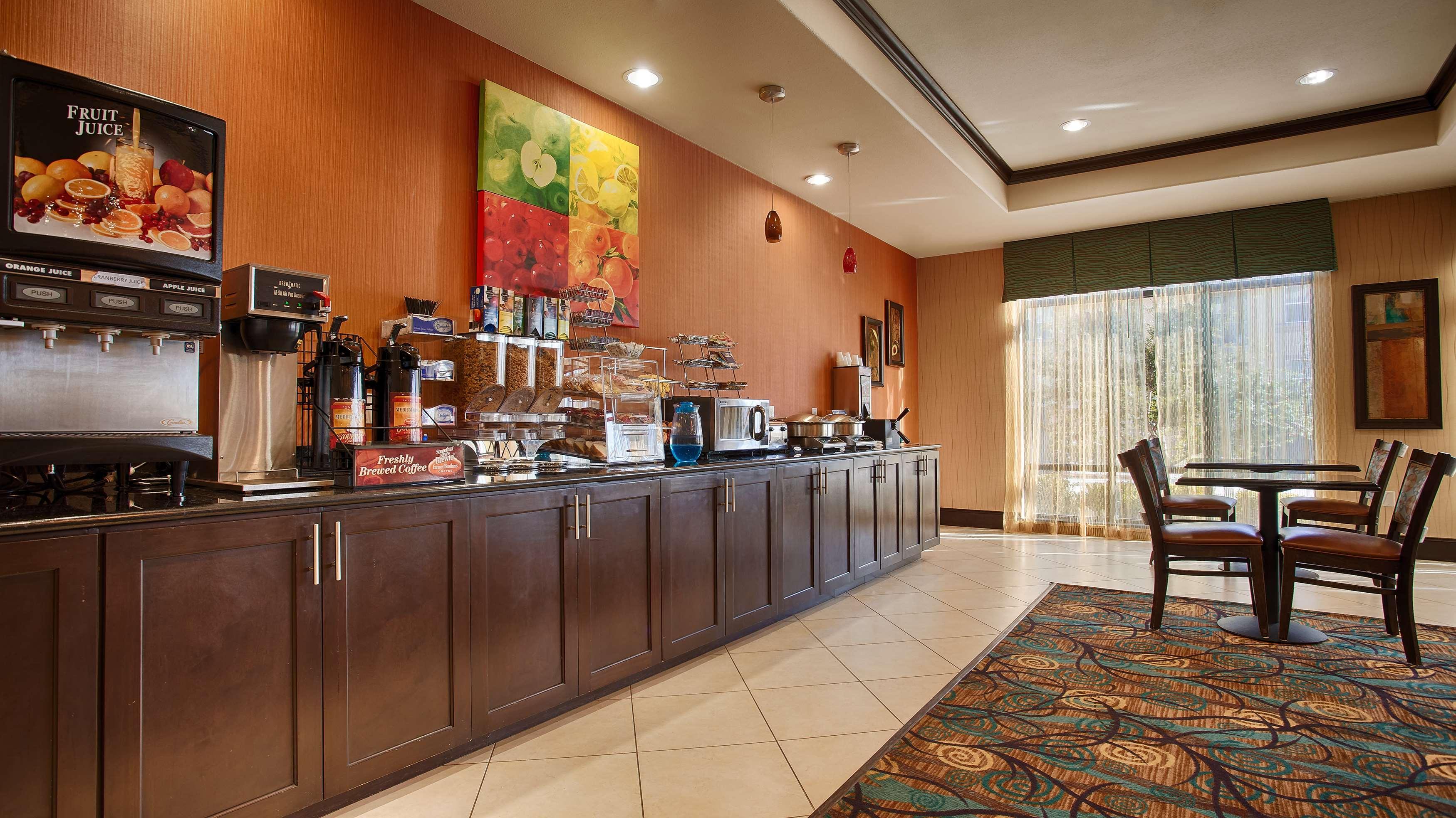 Best Western Plus Midland Suites Экстерьер фото
