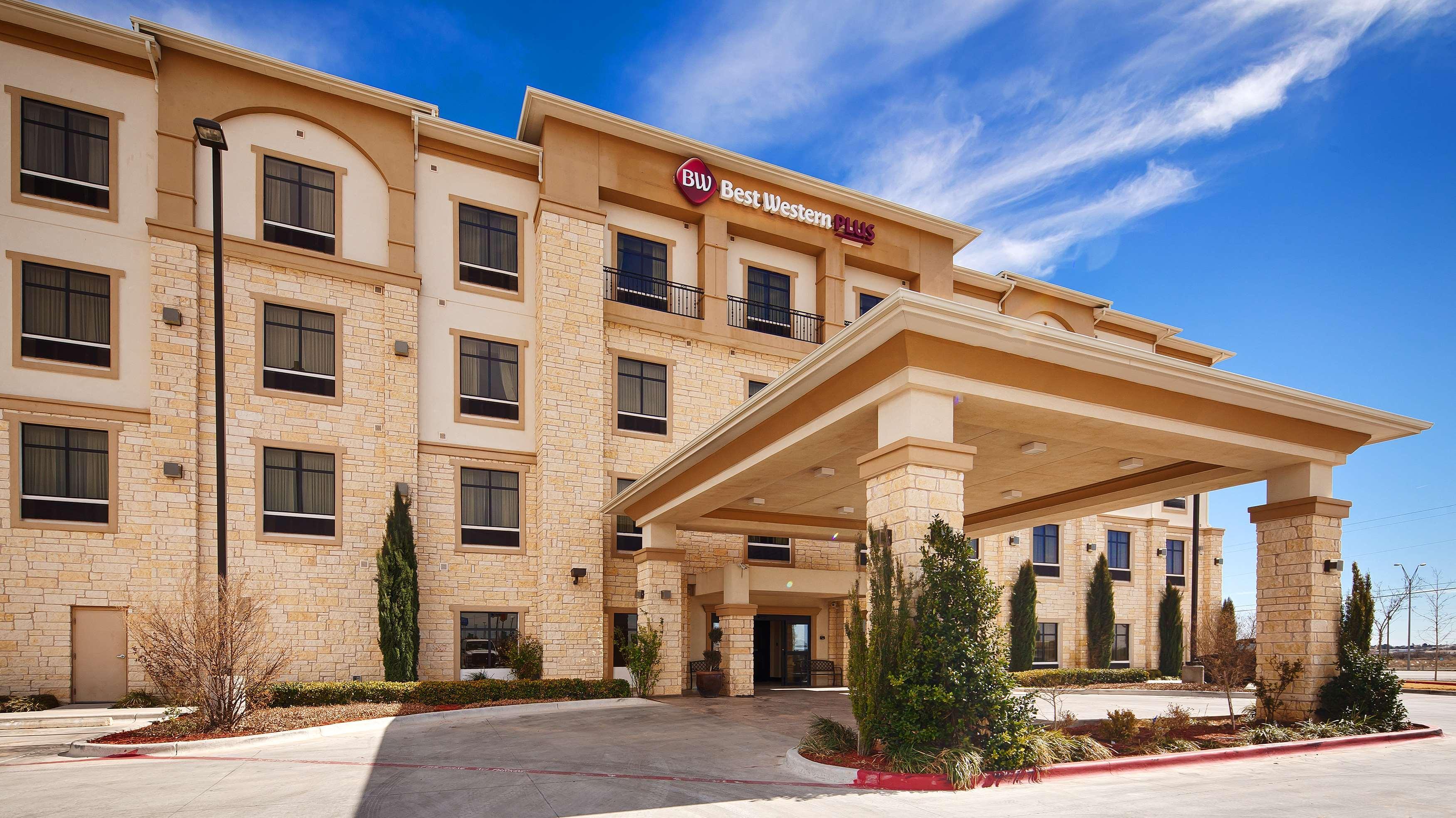 Best Western Plus Midland Suites Экстерьер фото