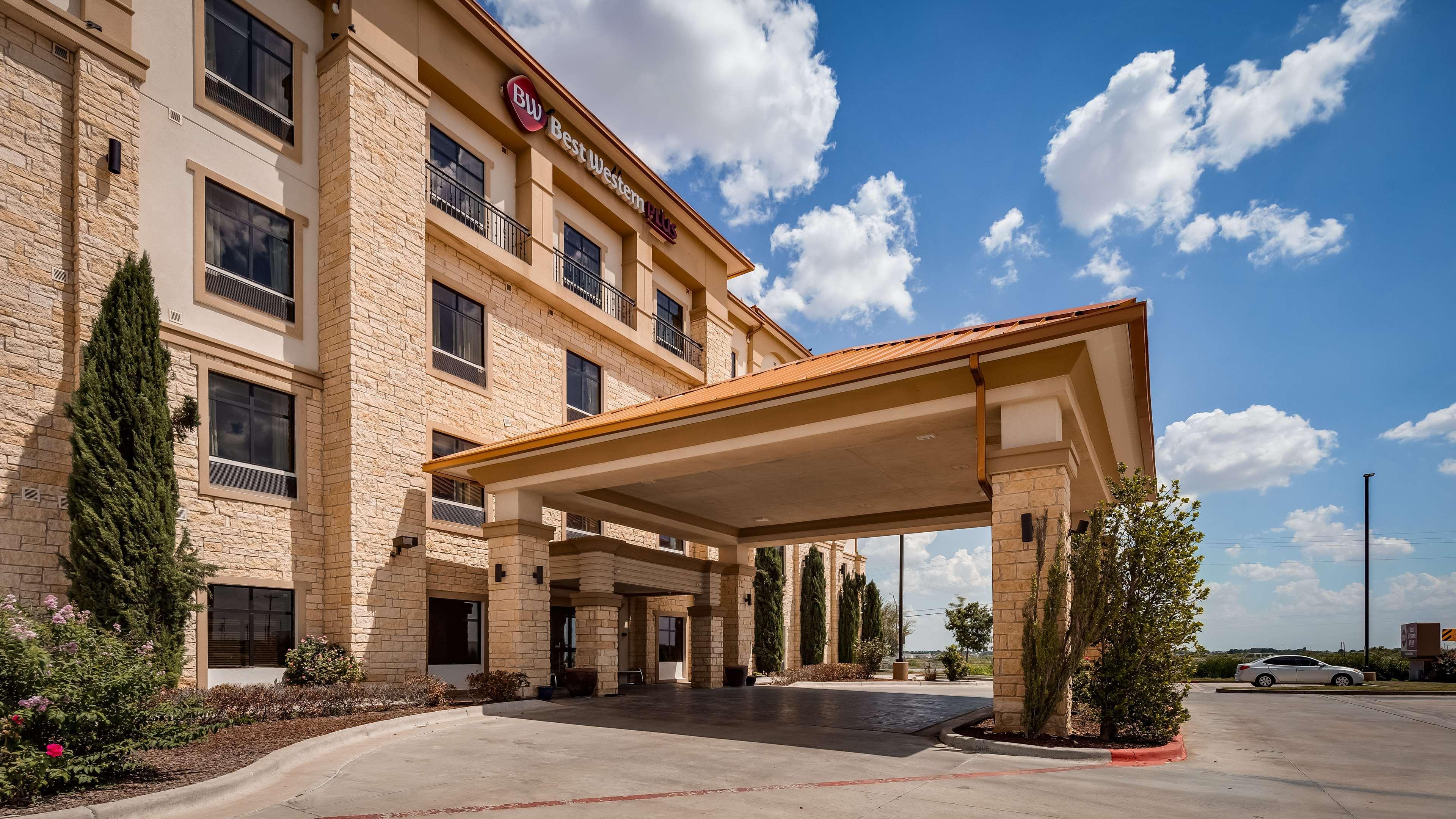 Best Western Plus Midland Suites Экстерьер фото