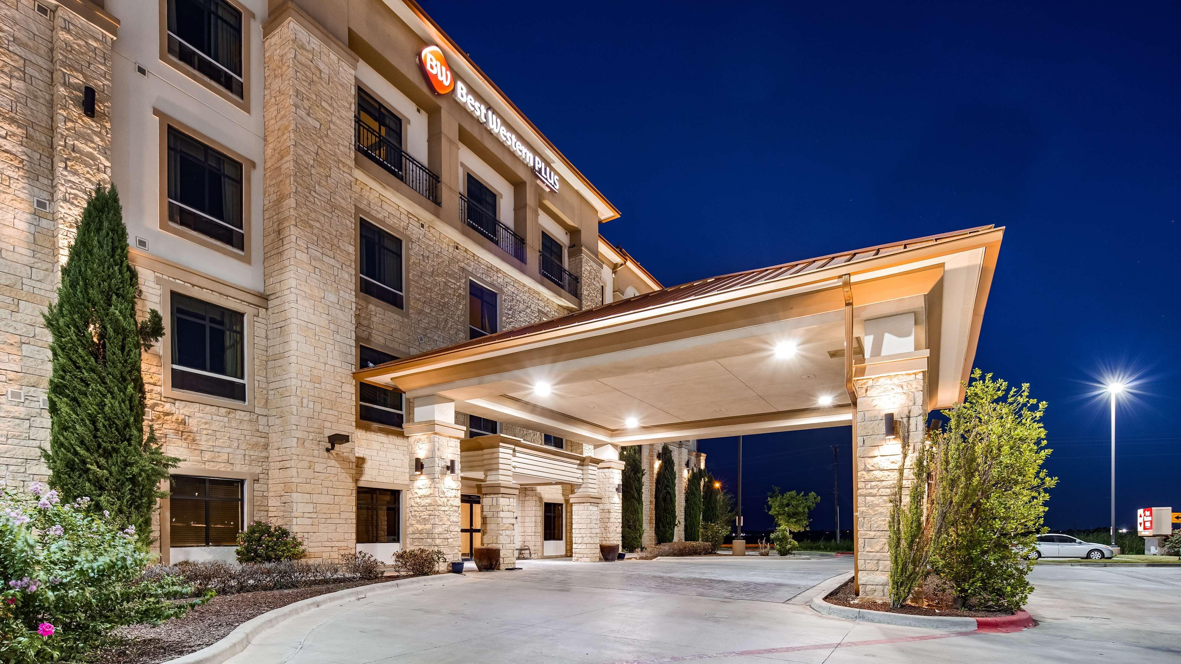 Best Western Plus Midland Suites Экстерьер фото