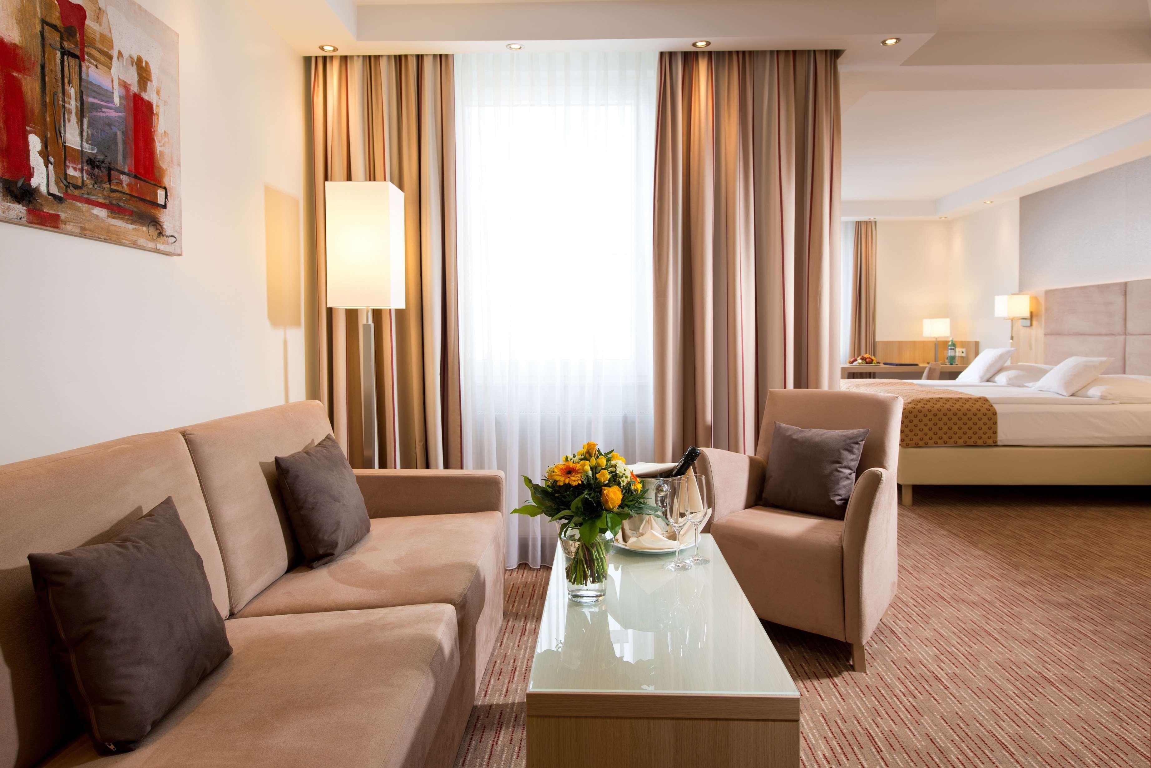 Best Western Plus Midland Suites Экстерьер фото