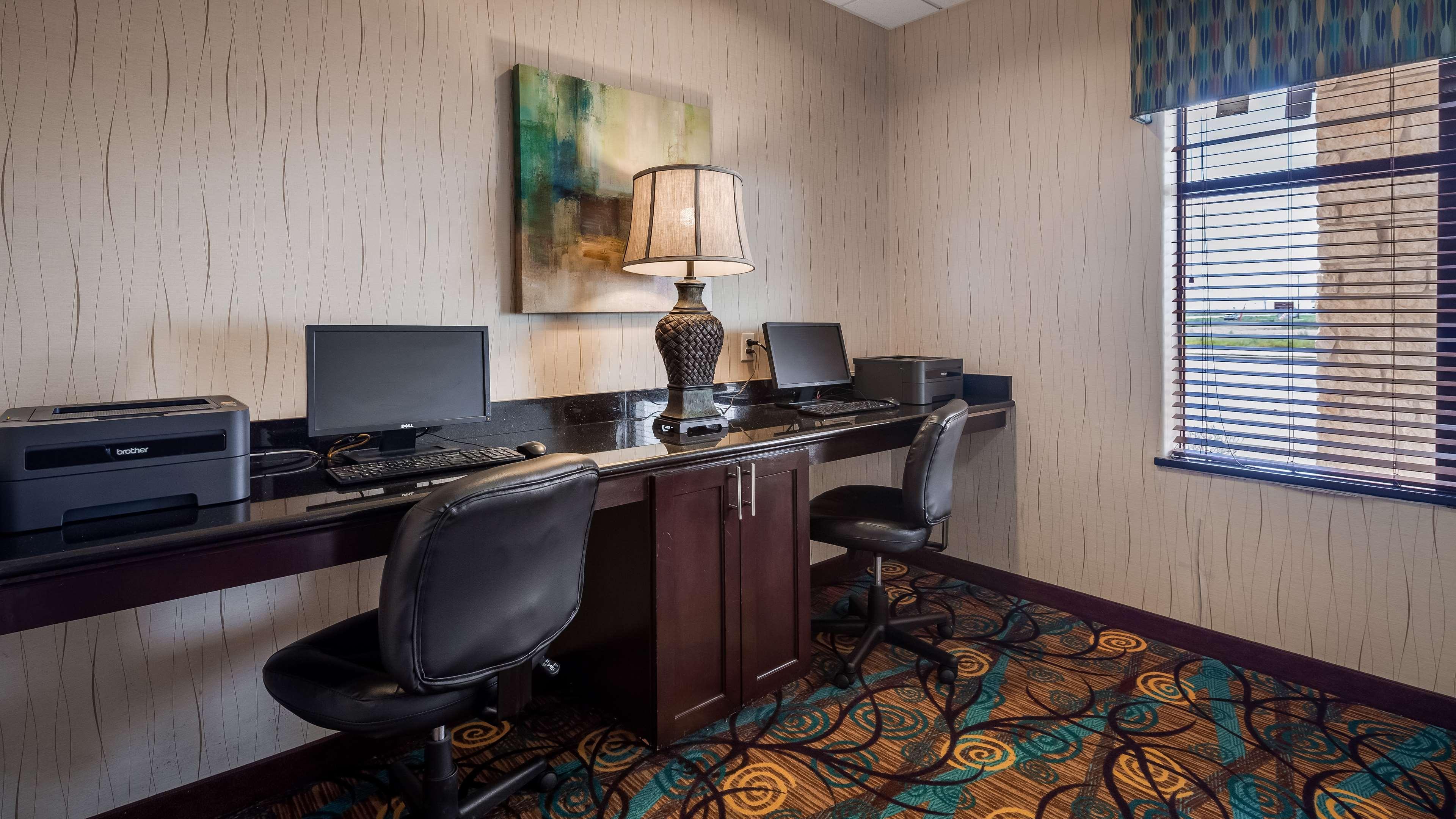 Best Western Plus Midland Suites Экстерьер фото