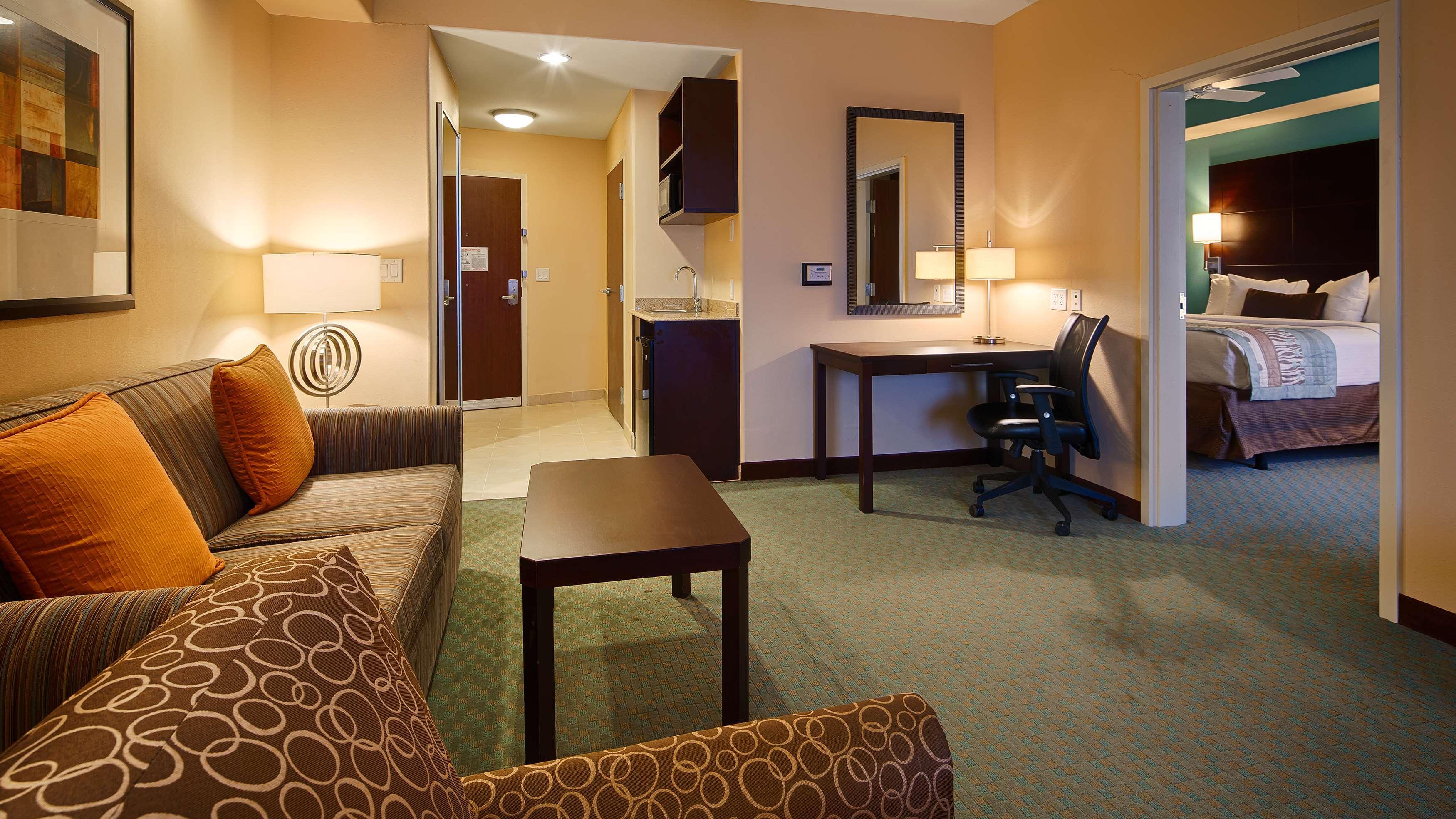 Best Western Plus Midland Suites Экстерьер фото